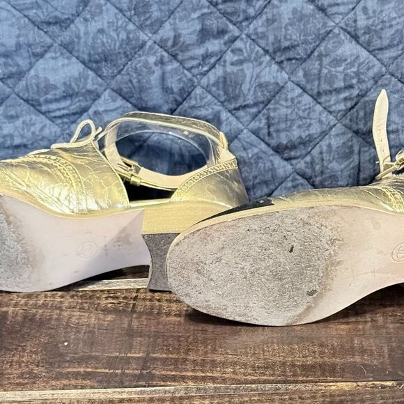 Chanel 2015 runway gold brogue oxfords - Picture 2 of 8